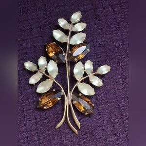 Mid-Century Beautiful Brooch With Creamy Milk Glass And Rhinestones